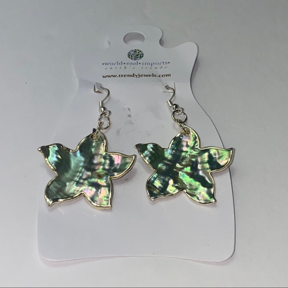 NWT Trendy Jewelry Metallic Flower Earrings - Picture 3 of 6